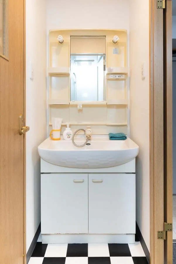 Apartment Ferienwohnung グランファミーユ島之内 702 広いバルコニー ペット不可 No Pet Ōsaka